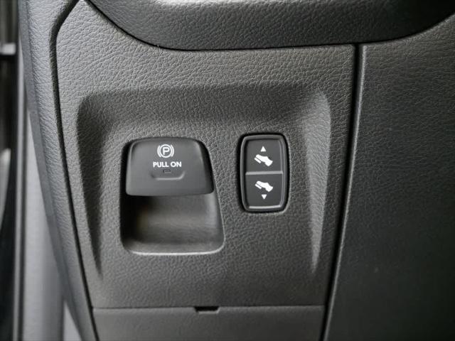 Photo of 2022 Diamond Black Crystal Pearlcoat RAM 1500