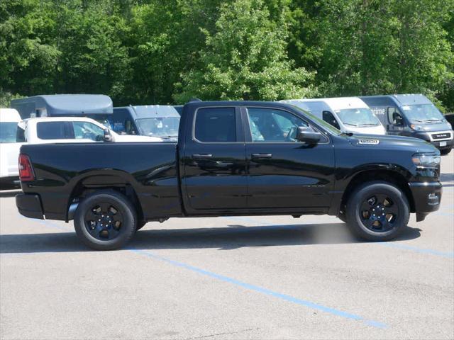 Photo of 2025 Diamond Black Crystal Pearlcoat RAM 1500