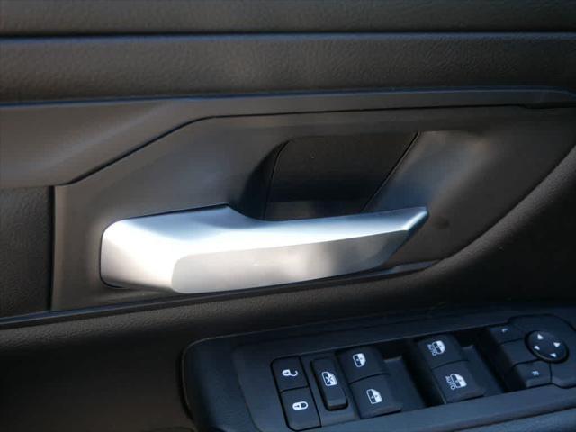 Photo of 2025 Diamond Black Crystal Pearlcoat RAM 1500