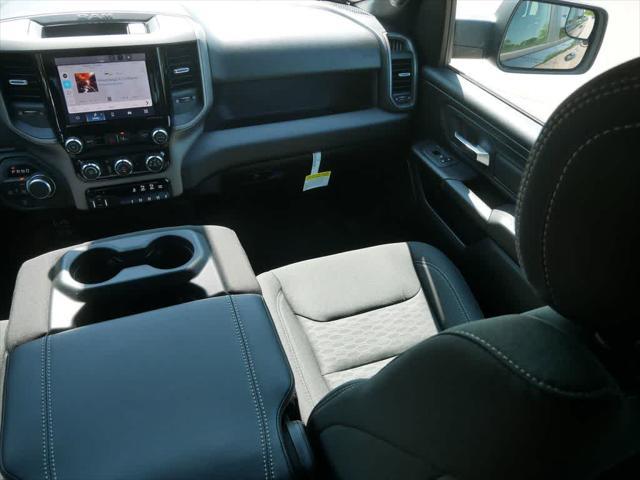 Photo of 2025 Diamond Black Crystal Pearlcoat RAM 1500