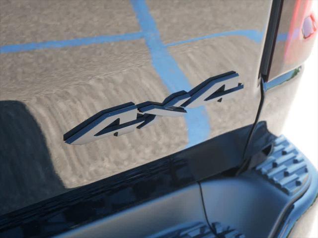 Photo of 2025 Diamond Black Crystal Pearlcoat RAM 1500