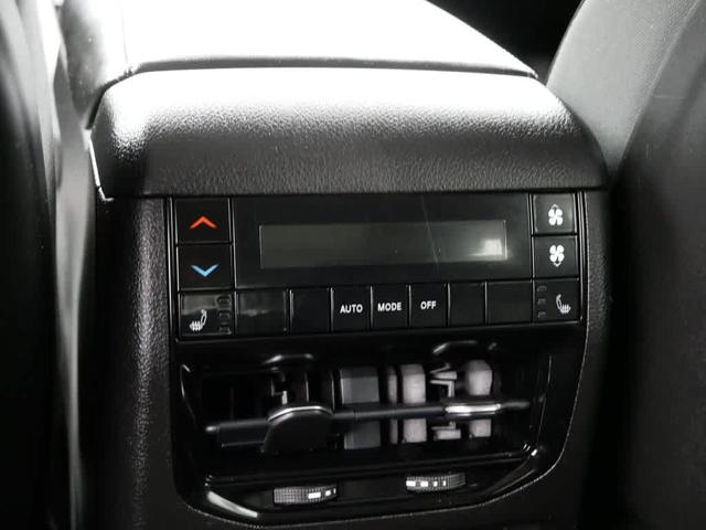 Photo of 2022 Diamond Black Crystal Pearlcoat Jeep Grand Cherokee L