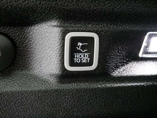 Photo of 2022 Diamond Black Crystal Pearlcoat Jeep Grand Cherokee L