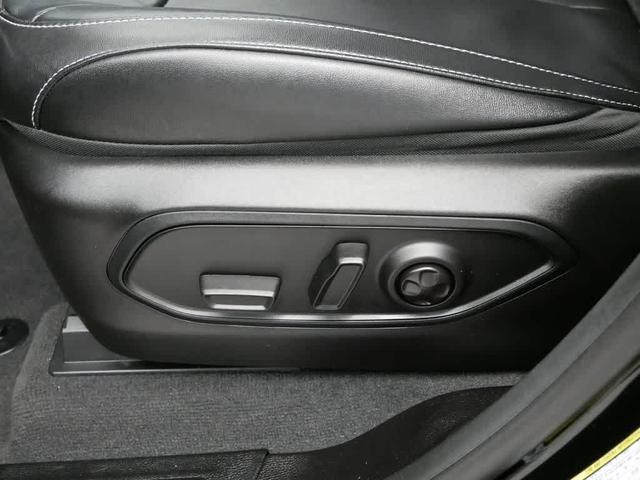 Photo of 2022 Diamond Black Crystal Pearlcoat Jeep Grand Cherokee L