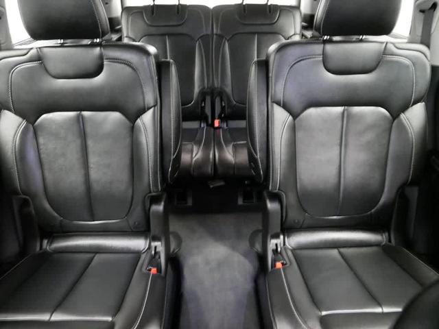 Photo of 2022 Diamond Black Crystal Pearlcoat Jeep Grand Cherokee L