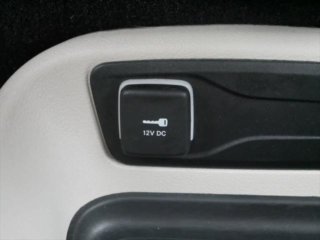 Photo of 2024 Silver Mist Clearcoat Chrysler Pacifica