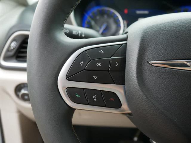 Photo of 2024 Silver Mist Clearcoat Chrysler Pacifica