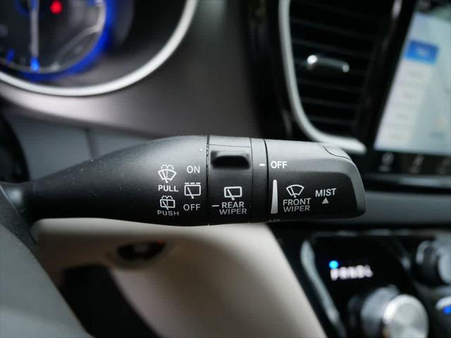 Photo of 2024 Silver Mist Clearcoat Chrysler Pacifica