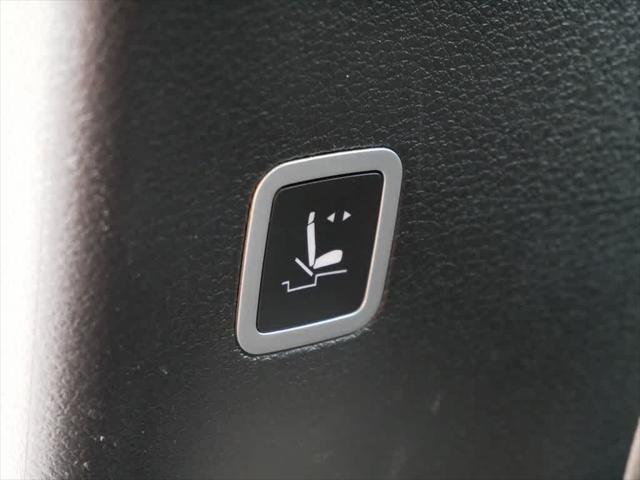 Photo of 2024 Silver Mist Clearcoat Chrysler Pacifica