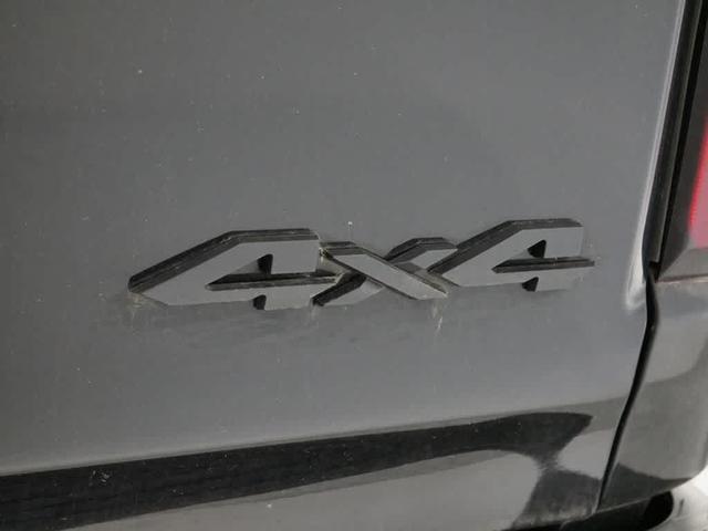 Photo of 2023 Diamond Black Crystal Pearlcoat RAM 1500