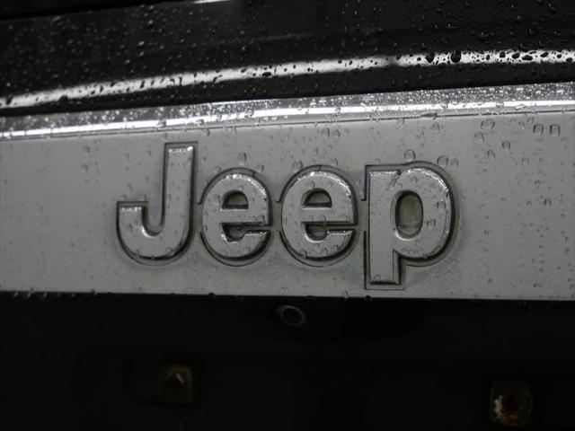 Photo of 2012 Brilliant Black Crystal Pearlcoat Jeep Grand Cherokee
