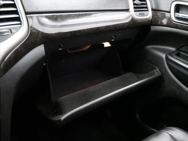 Photo of 2012 Brilliant Black Crystal Pearlcoat Jeep Grand Cherokee