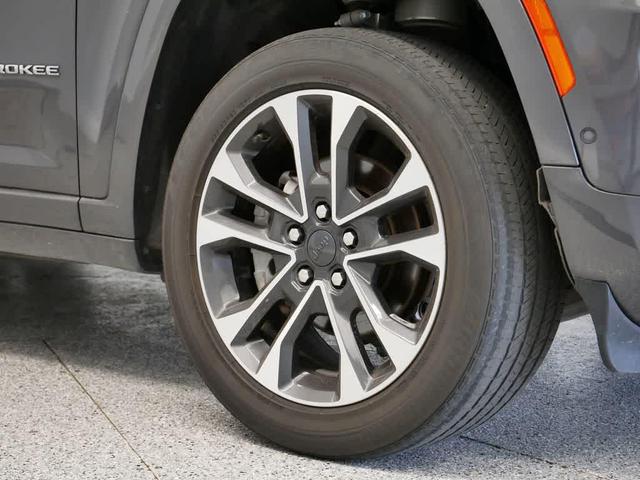 Photo of 2022 Baltic Gray Metallic Clearcoat Jeep Grand Cherokee