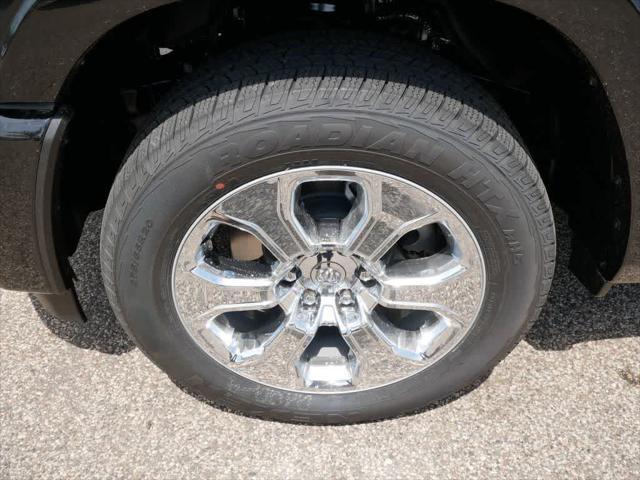 Photo of 2025 Diamond Black Crystal Pearlcoat RAM 1500