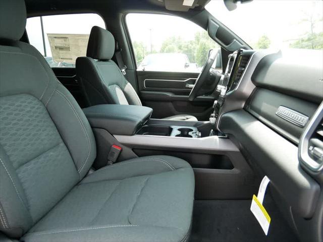 Photo of 2025 Diamond Black Crystal Pearlcoat RAM 1500