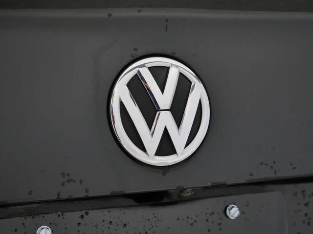 Photo of 2021 Black Volkswagen Jetta