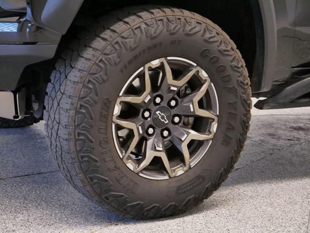 Photo of 2024 Black Chevrolet Colorado