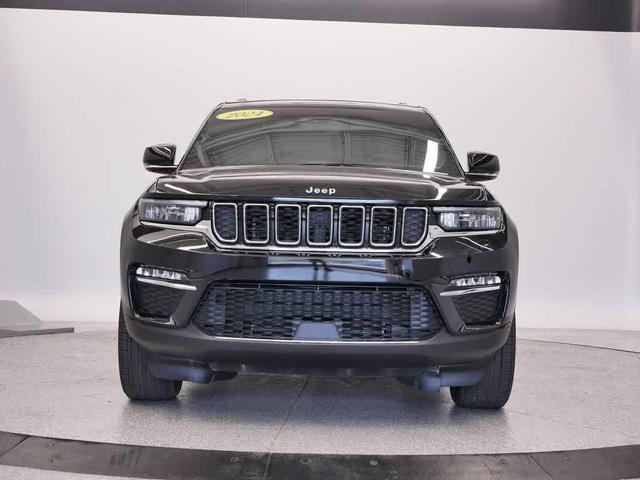 Photo of 2024 Diamond Black Crystal Pearlcoat Jeep Grand Cherokee 4xe