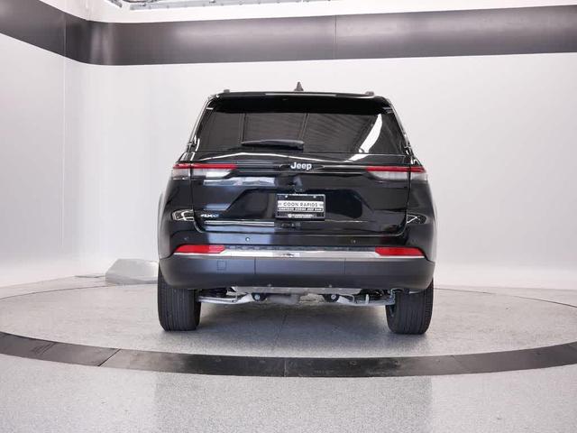 Photo of 2024 Diamond Black Crystal Pearlcoat Jeep Grand Cherokee 4xe