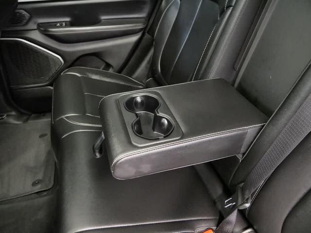 Photo of 2024 Diamond Black Crystal Pearlcoat Jeep Grand Cherokee 4xe