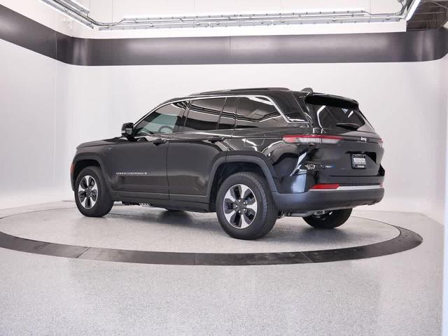 Photo of 2024 Diamond Black Crystal Pearlcoat Jeep Grand Cherokee 4xe