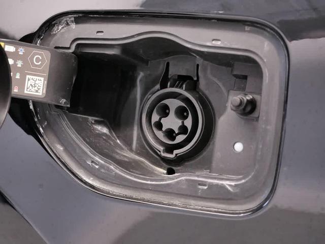 Photo of 2024 Diamond Black Crystal Pearlcoat Jeep Grand Cherokee 4xe