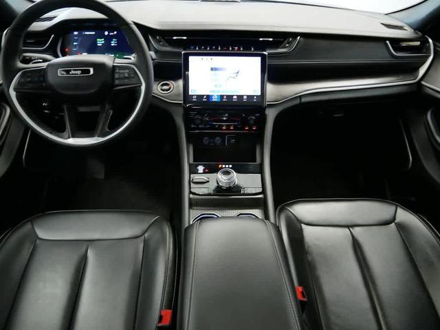 Photo of 2024 Diamond Black Crystal Pearlcoat Jeep Grand Cherokee 4xe