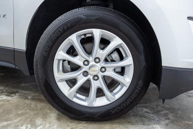 Photo of 2021 Silver Ice Metallic Chevrolet Equinox