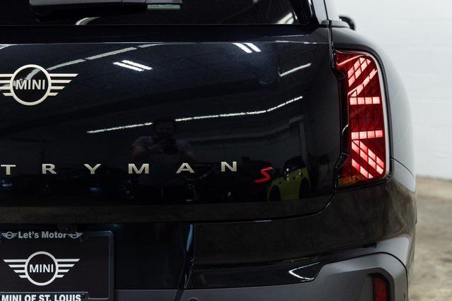 Photo of 2025 Midnight Black II MINI Countryman