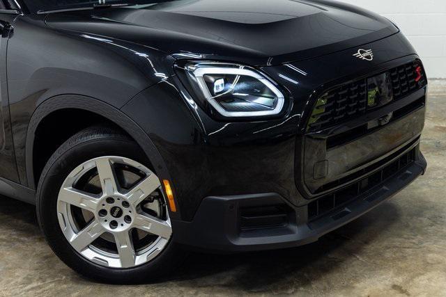 Photo of 2025 Midnight Black II MINI Countryman