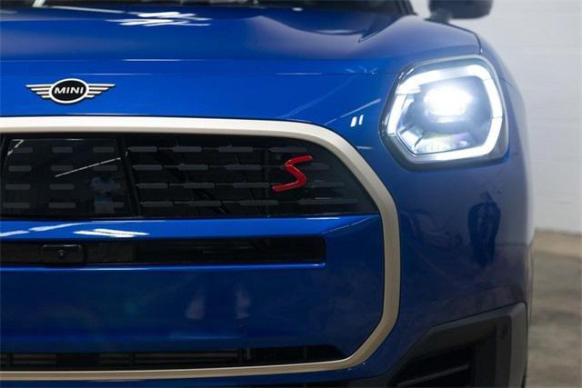 Photo of 2025 Blazing Blue Metallic MINI Countryman