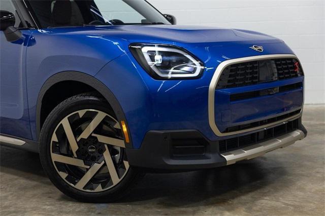 Photo of 2025 Blazing Blue Metallic MINI Countryman