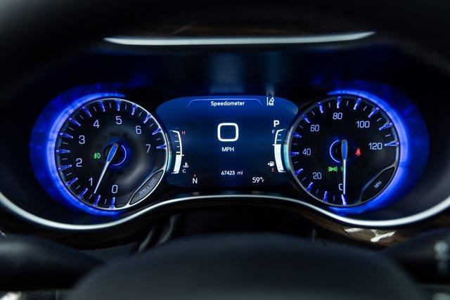 Photo of 2023 Brilliant Black Crystal Pearlcoat Chrysler Pacifica