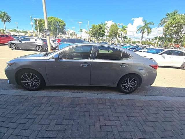 Photo of 2018 Silver Lexus ES 350