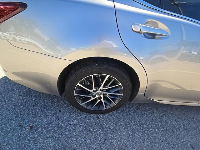 Photo of 2018 Silver Lexus ES 350