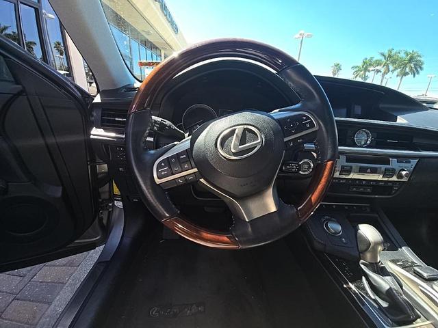 Photo of 2018 Silver Lexus ES 350