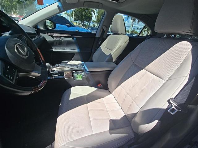 Photo of 2018 Silver Lexus ES 350