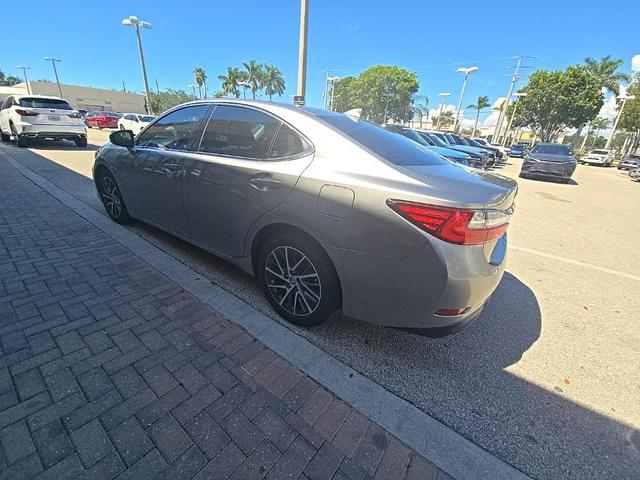 Photo of 2018 Silver Lexus ES 350