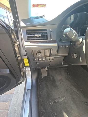 Photo of 2018 Silver Lexus ES 350