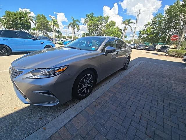 Photo of 2018 Silver Lexus ES 350