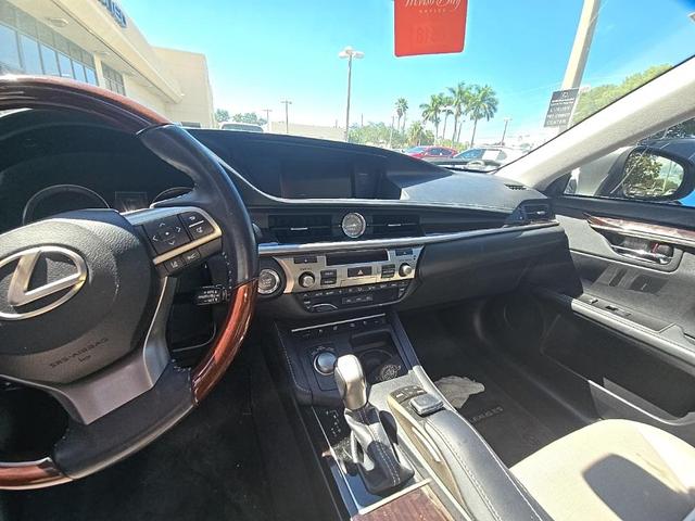 Photo of 2018 Silver Lexus ES 350
