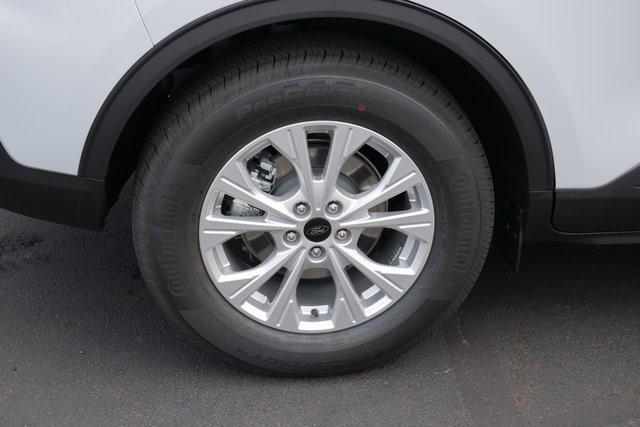 Photo of 2025 Space Silver Metallic Ford Escape