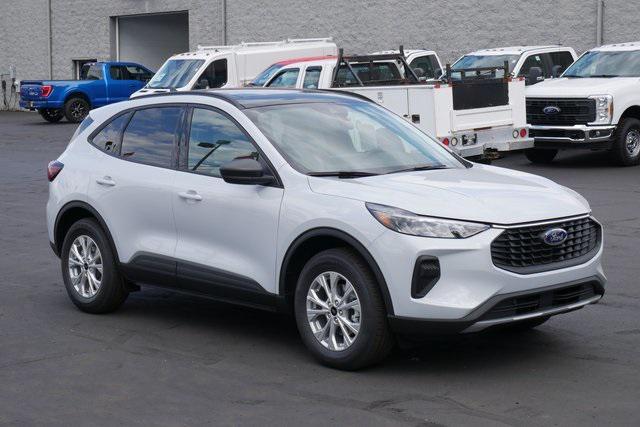 Photo of 2025 Space Silver Metallic Ford Escape