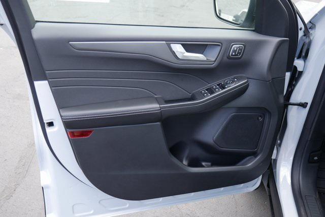 Photo of 2025 Space Silver Metallic Ford Escape