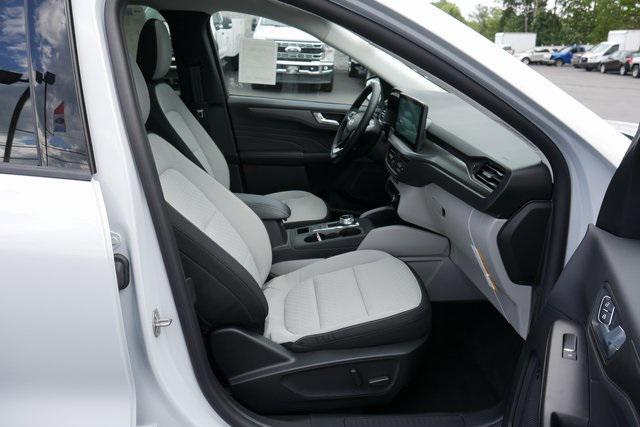 Photo of 2025 Space Silver Metallic Ford Escape