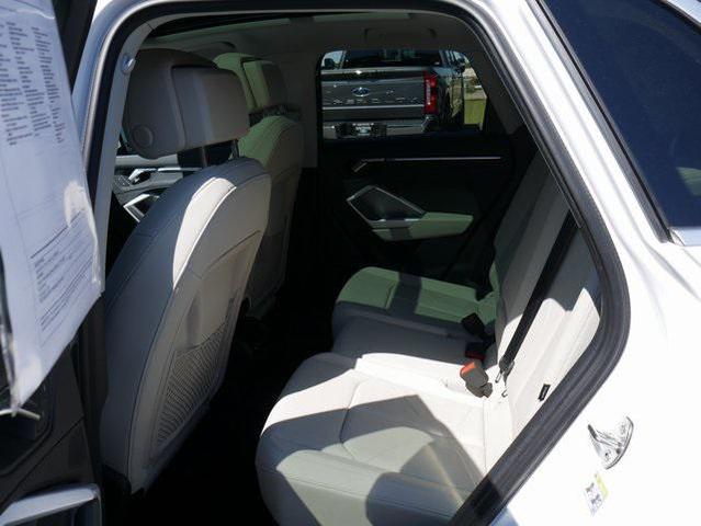 Photo of 2024 White Audi Q3