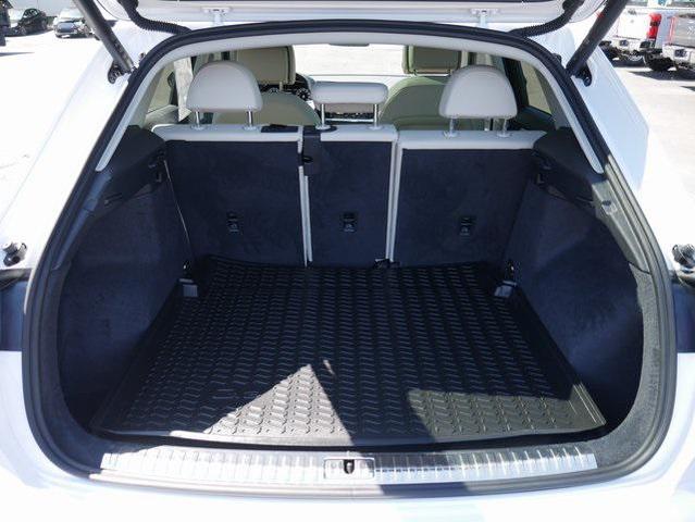 Photo of 2024 White Audi Q3
