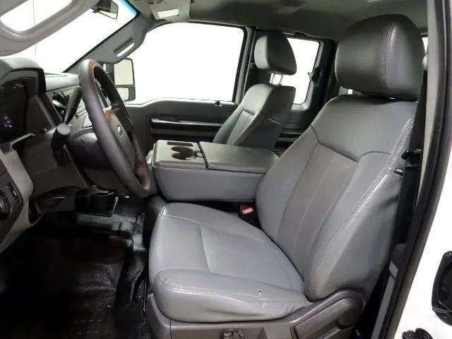 Photo of 2015 Oxford White Ford F-350