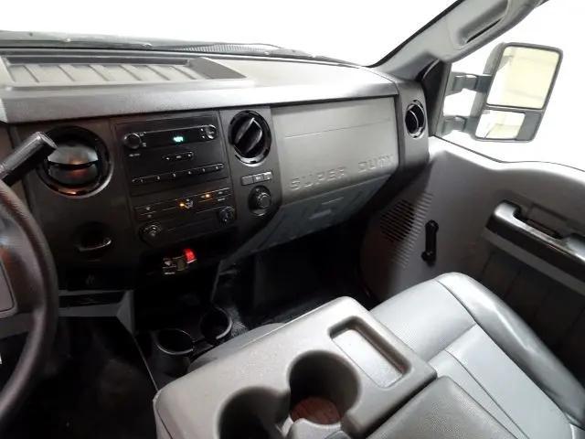 Photo of 2015 Oxford White Ford F-350