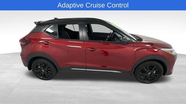 Photo of 2024 Scarlet Ember Tintcoat/Super Black Nissan Kicks